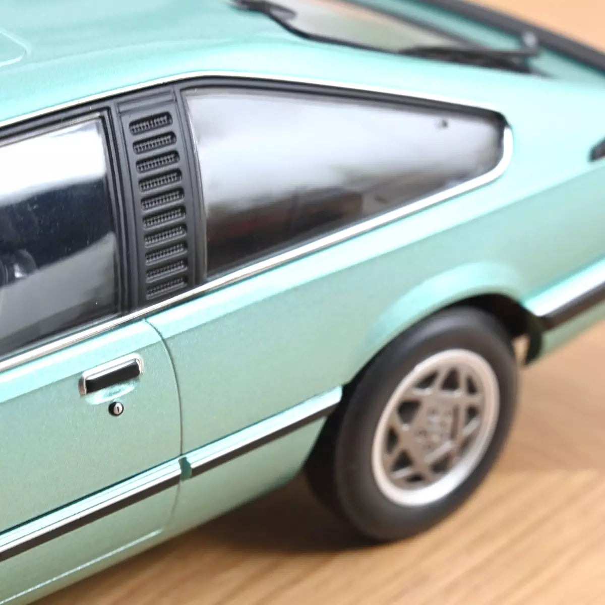 Voiture miniature collection 1/18 Opel Monza 2.5 E 1983 Vert Beryll métallisé Norev 183643