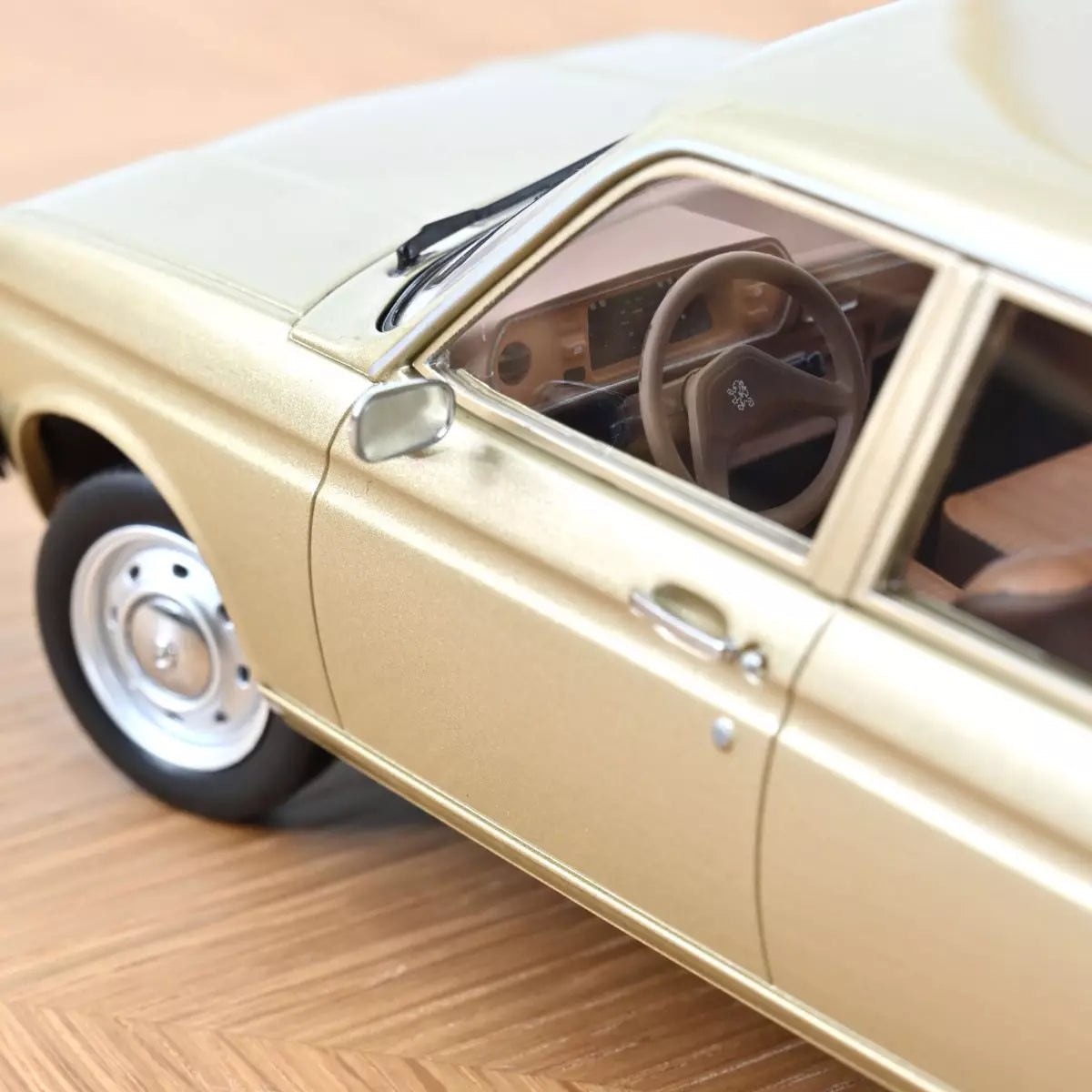 Voiture miniature collection 1/18 Peugeot 104 GR 1981 Beige métallisé Norev 184904