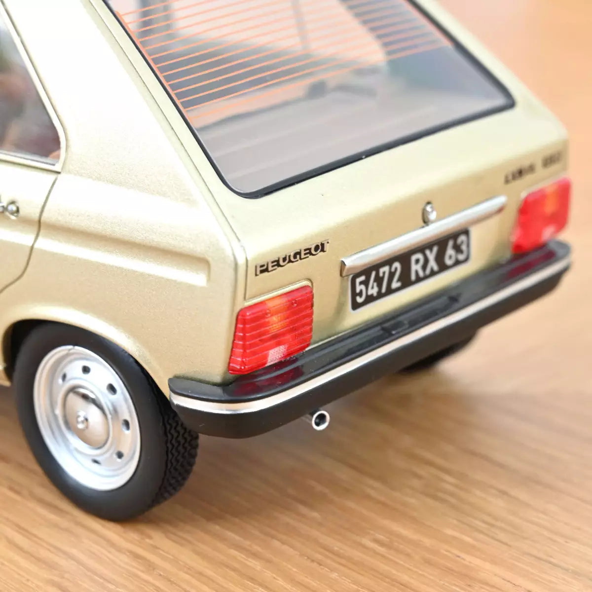 Voiture miniature collection 1/18 Peugeot 104 GR 1981 Beige métallisé Norev 184904
