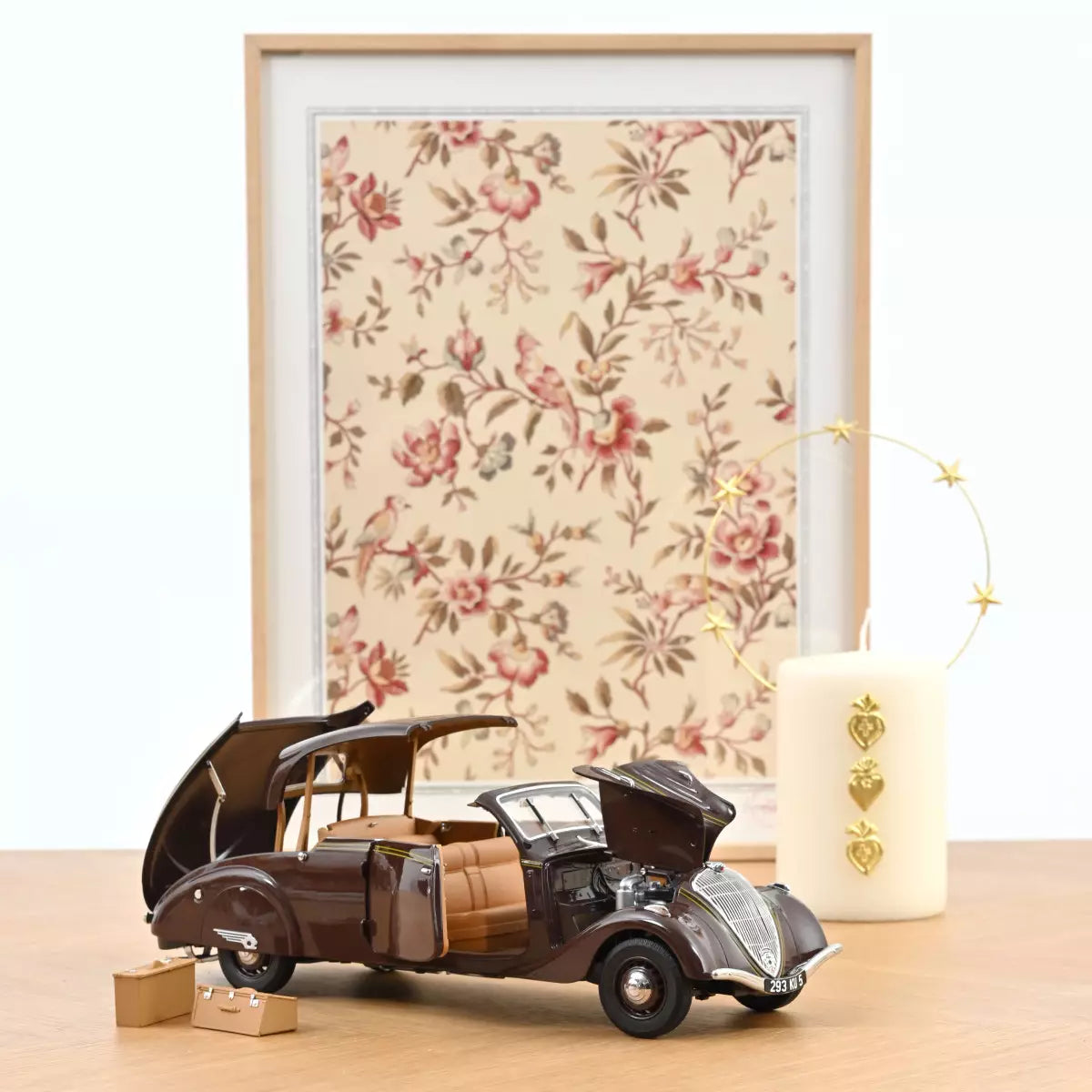 Voiture miniature collection 1/18 Peugeot 402 Eclipse 1937 Chocolat Norev 184873