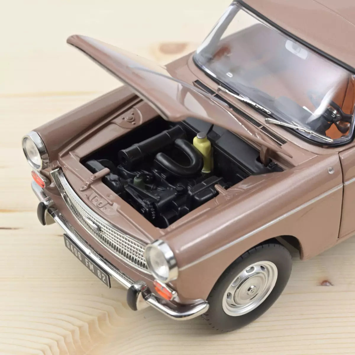 Voiture miniature collection 1/18 Peugeot 404 1965 Marron métallisé avec Caravane Hénon Norev 184837
