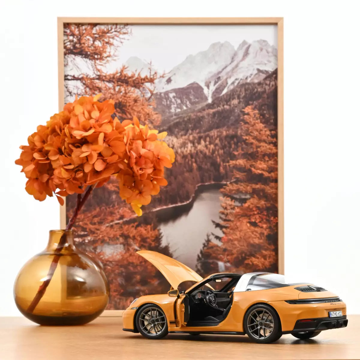 Voiture miniature collection 1/18 Porsche 911 Targa 4 GTS 2025 Jaune Bahama Norev 187190