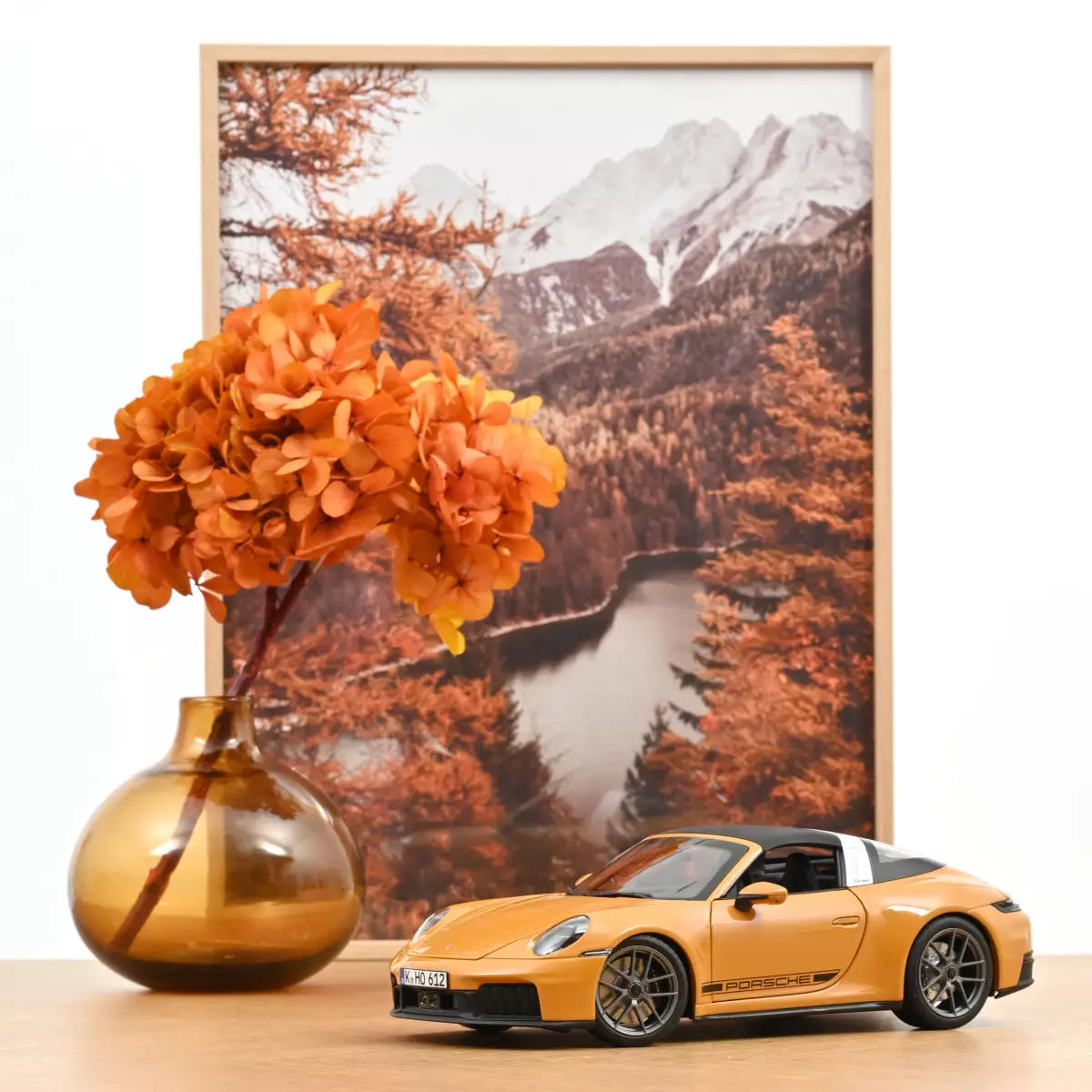 Voiture miniature collection 1/18 Porsche 911 Targa 4 GTS 2025 Jaune Bahama Norev 187190