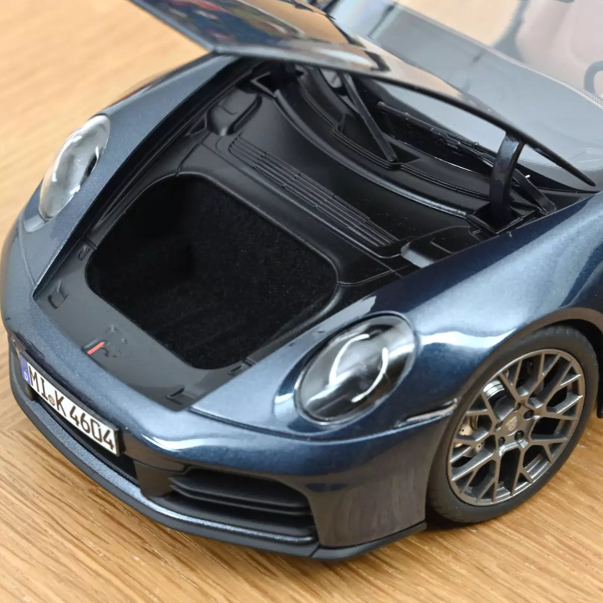 Voiture miniature collection 1/18 Porsche 911 Carrera Cabriolet 2025 Bleu Yachting métallisé Norev 187180