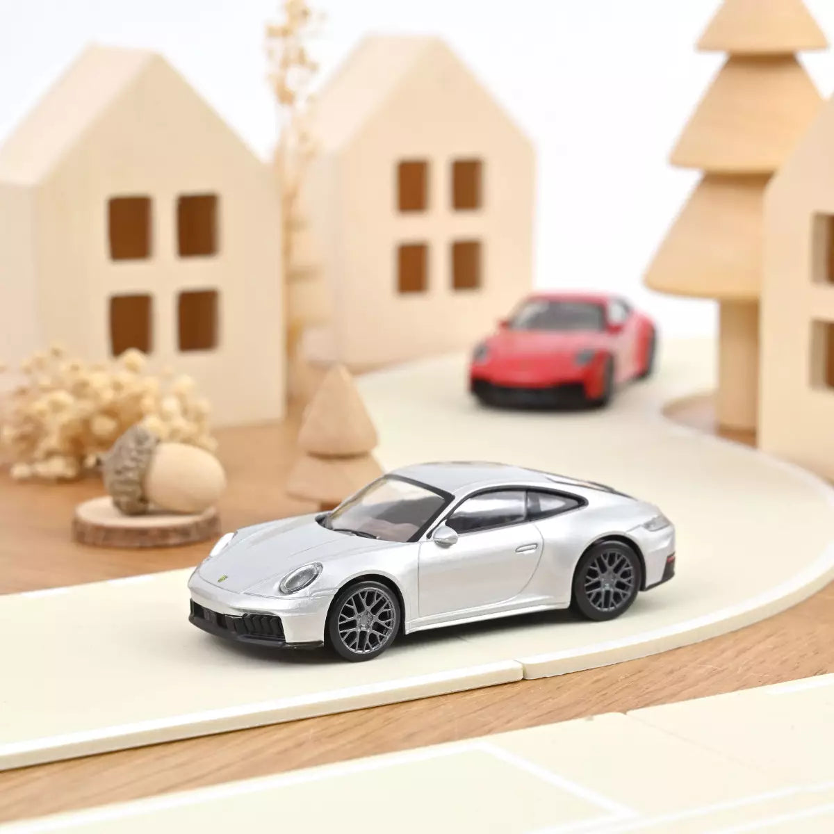 Voiture miniature 1/43 Porsche 911 GTS 2024 Rouge Carmin Jet-car Norev - Breizh Modélisme.