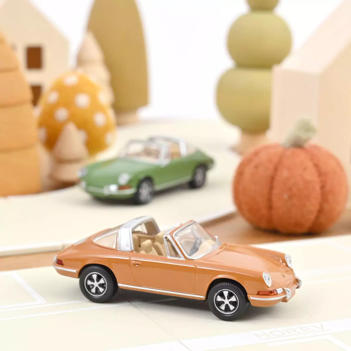 Voiture miniature 1/43 Porsche 911 Targa 1969 Brun Jet-car Norev