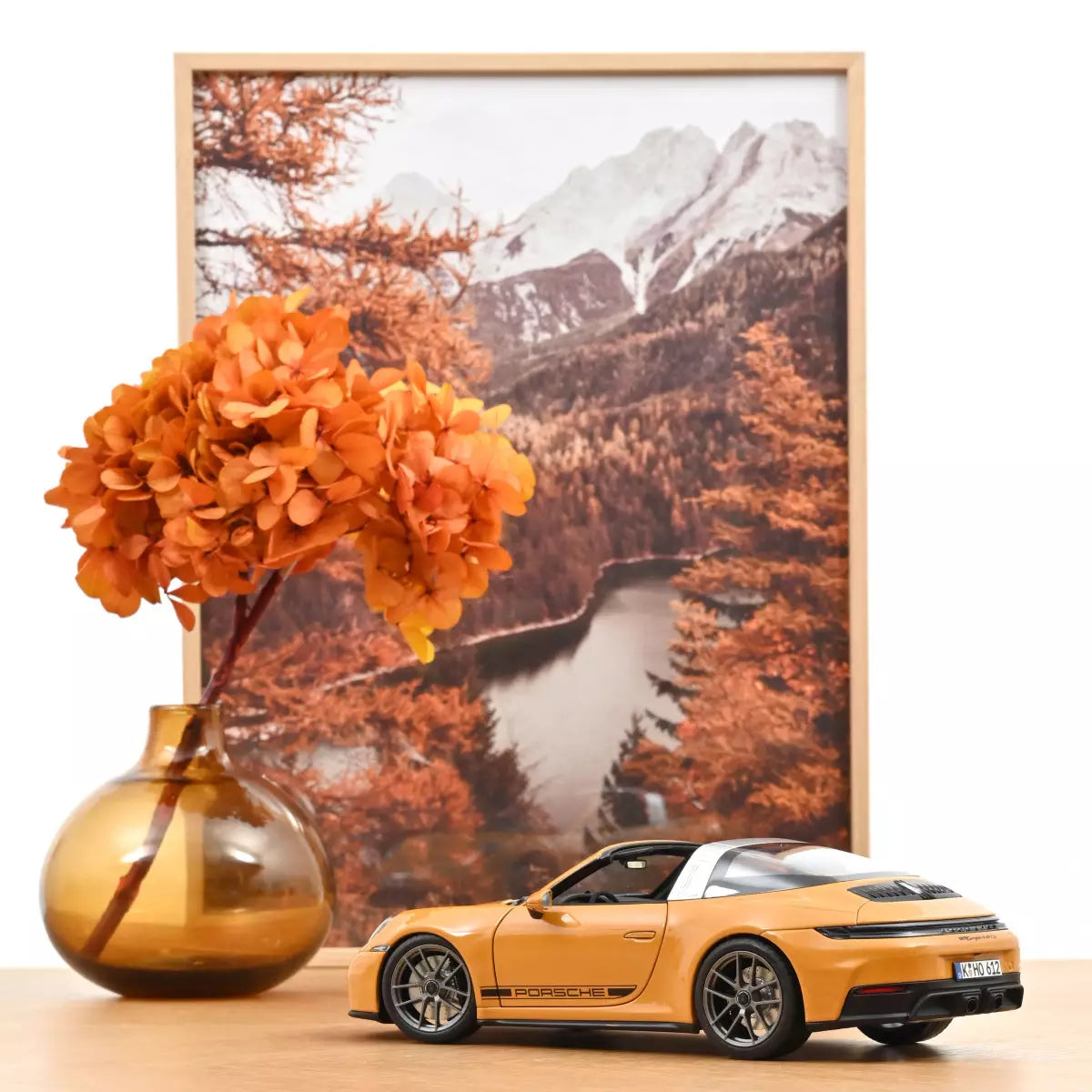 Voiture miniature collection 1/18 Porsche 911 Targa 4 GTS 2025 Jaune Bahama Norev 187190