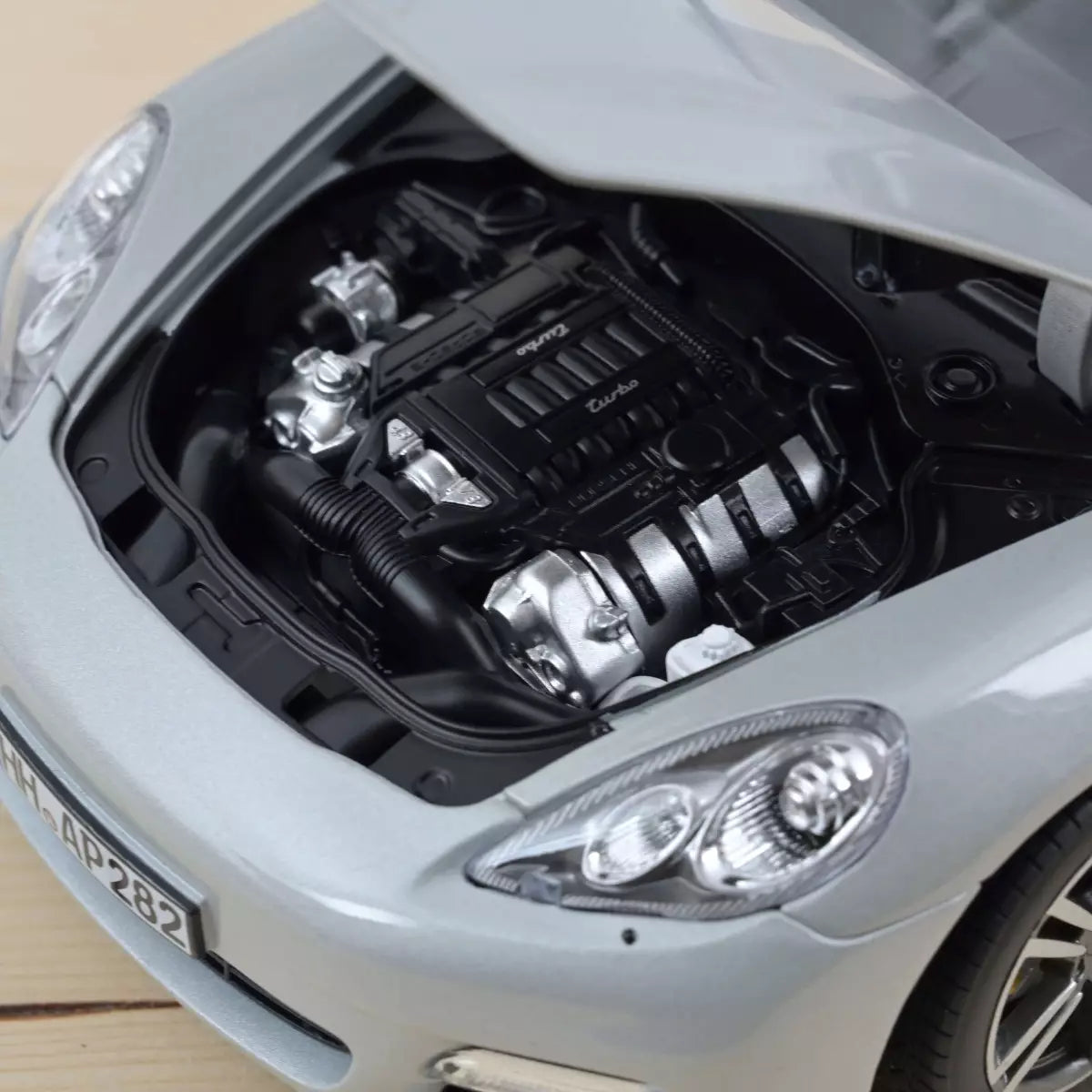 Voiture miniature collection 1/18 Porsche Panamera Turbo 2009 Argent Norev 187609