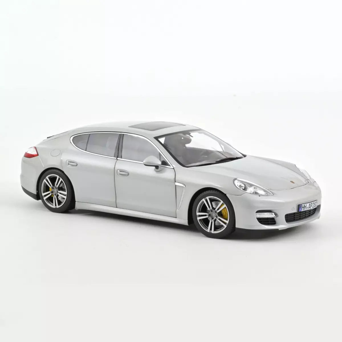 Voiture miniature collection 1/18 Porsche Panamera Turbo 2009 Argent Norev 187609