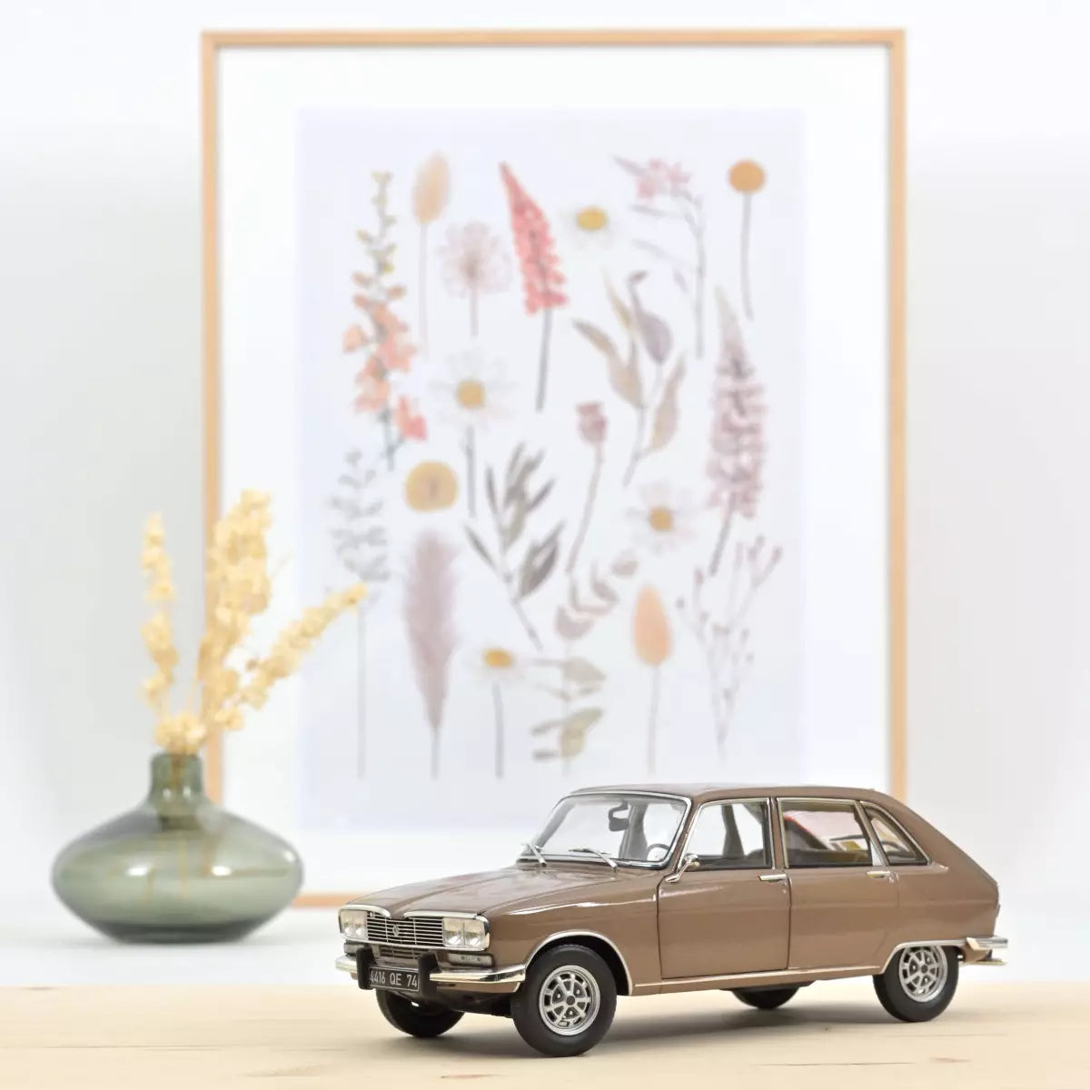 Voiture miniature collection 1/18 Renault 16 TX 1974 Beige métallisé Norev 185364
