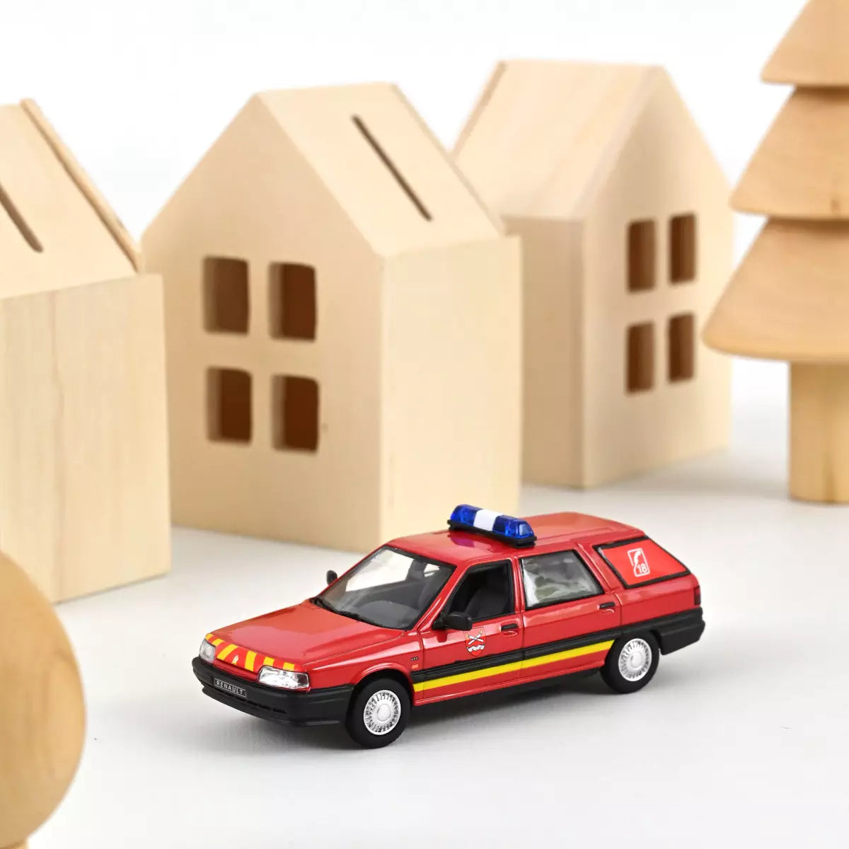Voiture miniature collection 1/43 Renault 21 Nevada 1991 Pompiers - VTULE Norev 512134