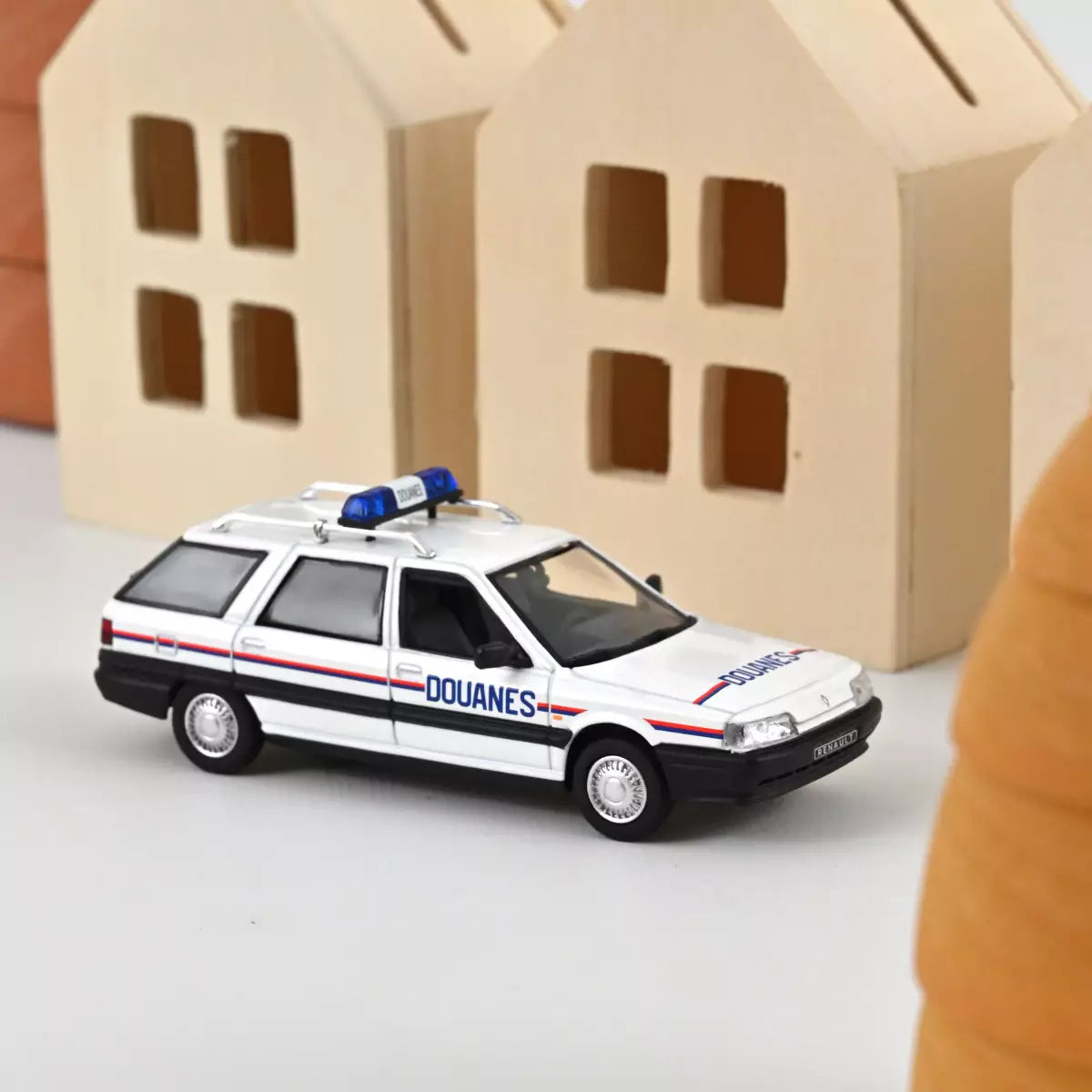 Voiture miniature collection 1/43 Renault 21 Nevada 1993 Douanes Norev 512136