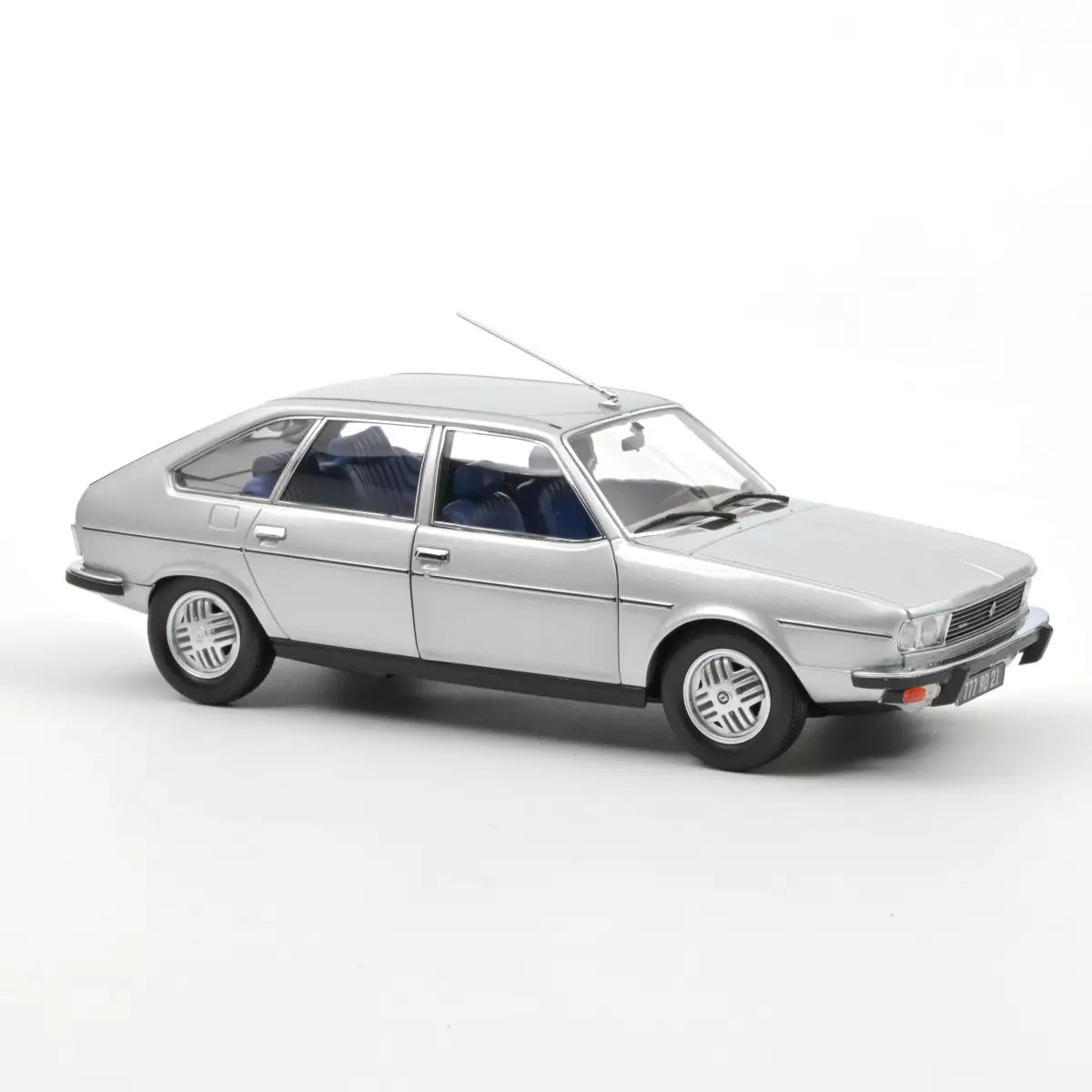 Voiture miniature collection 1/18 Renault 30 TX 1979 Argent Norev 185272