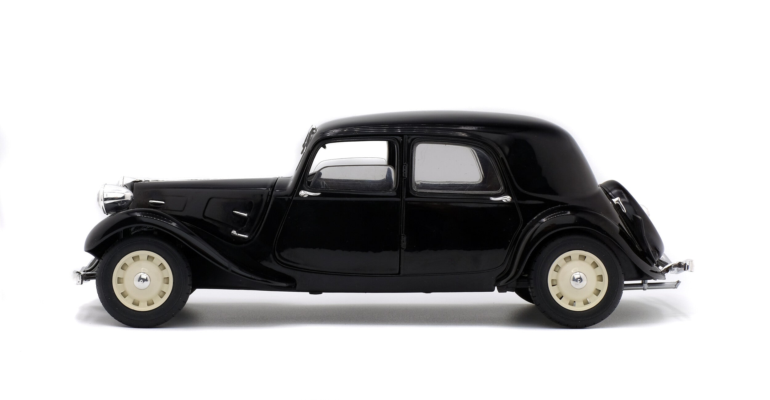 Solido S1800903 Voiture miniature collection 1/18 Citröen Traction 11B – Noir – 1937