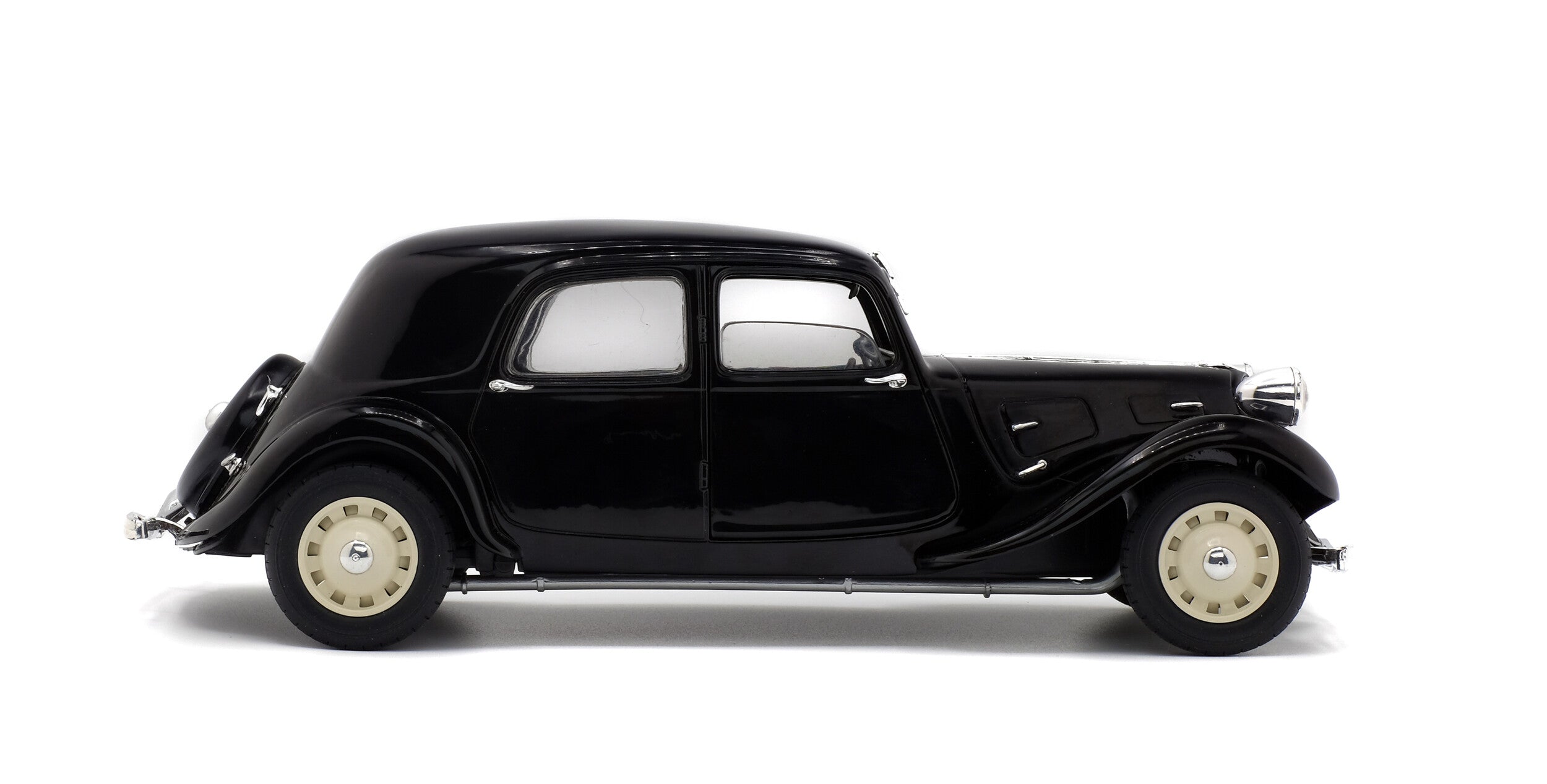 Solido S1800903 Voiture miniature collection 1/18 Citröen Traction 11B – Noir – 1937