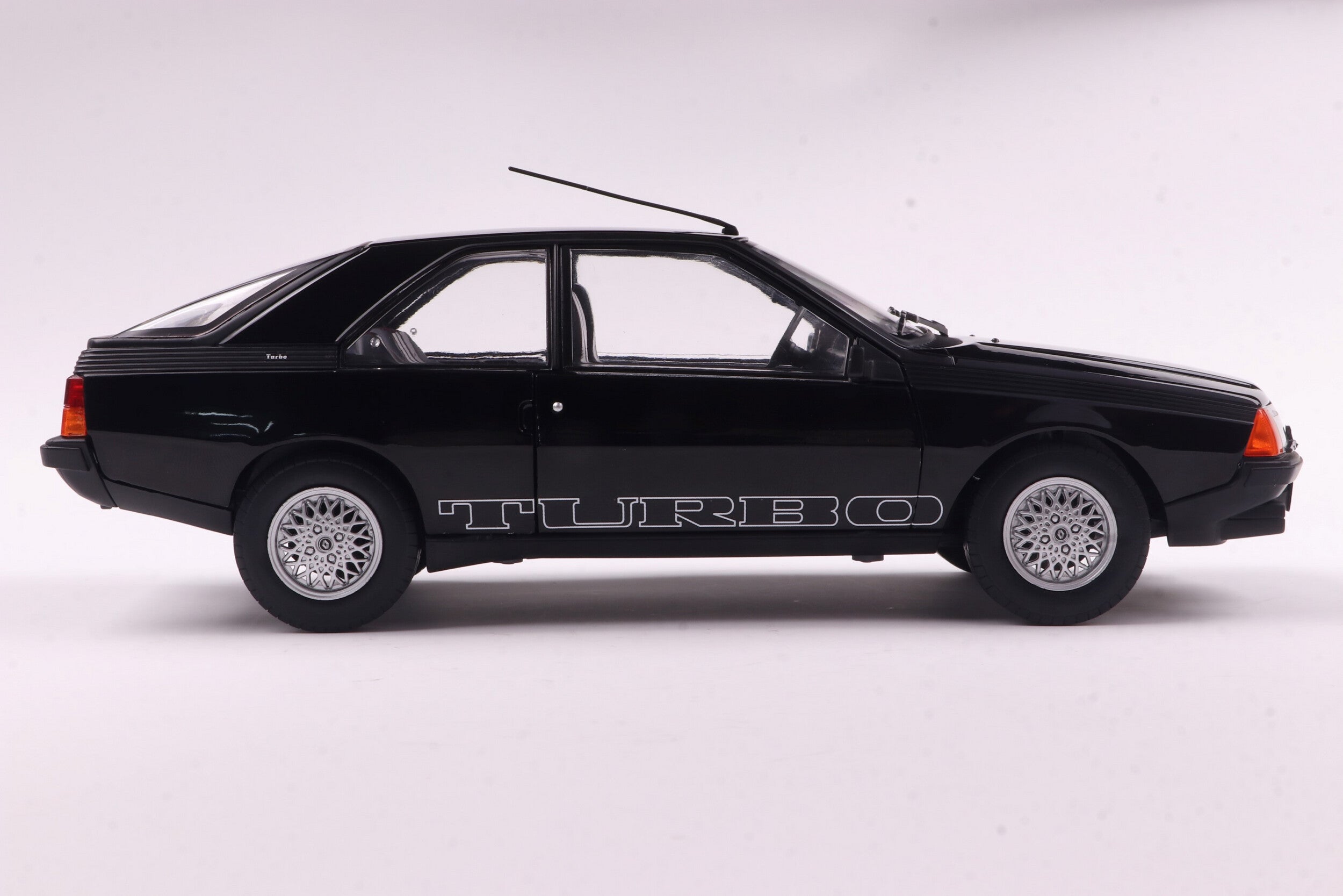 Solido S1806406 Voiture miniature collection 1/18 Renault Fuego Turbo – 1980