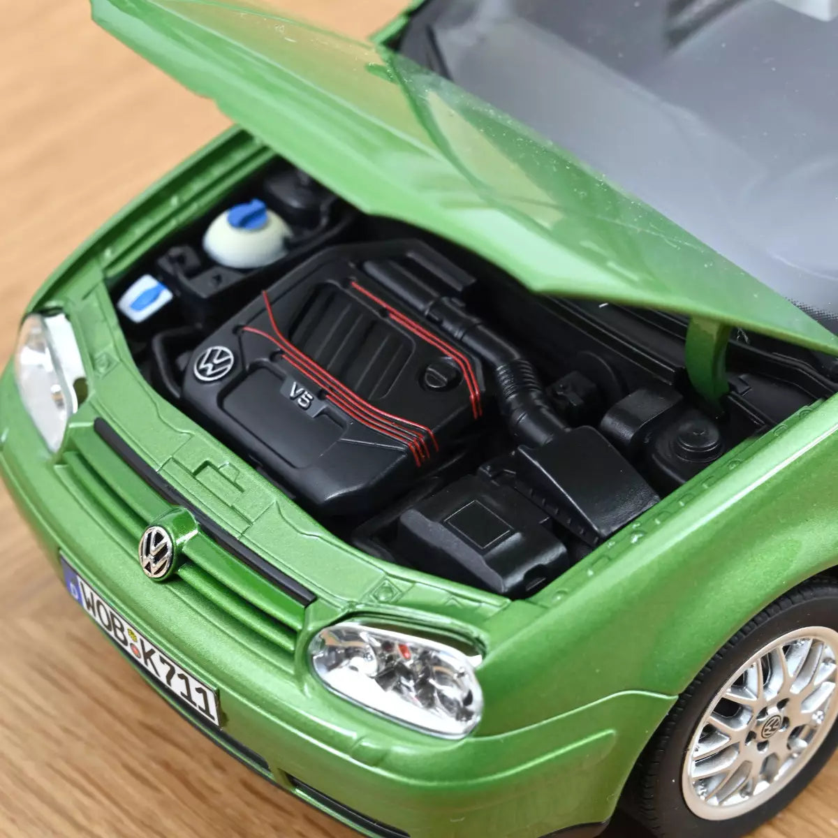 Voiture miniature collection 1/18 VW Golf GTI 1998 Vert Cosmos métallisé Norev 188571